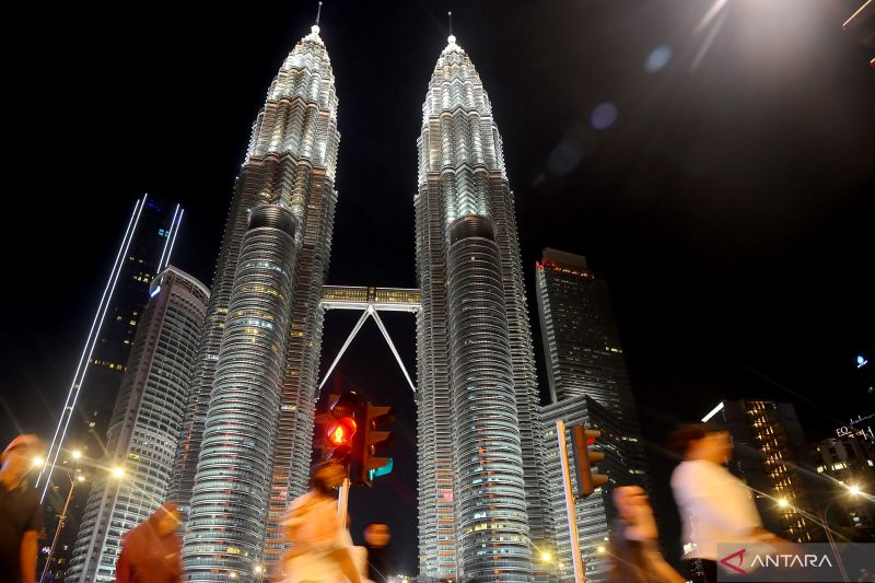 Arsip - Menara kembar Petronas (KLCC) di Kuala Lumpur, Malaysia, 10 Oktober 2022.