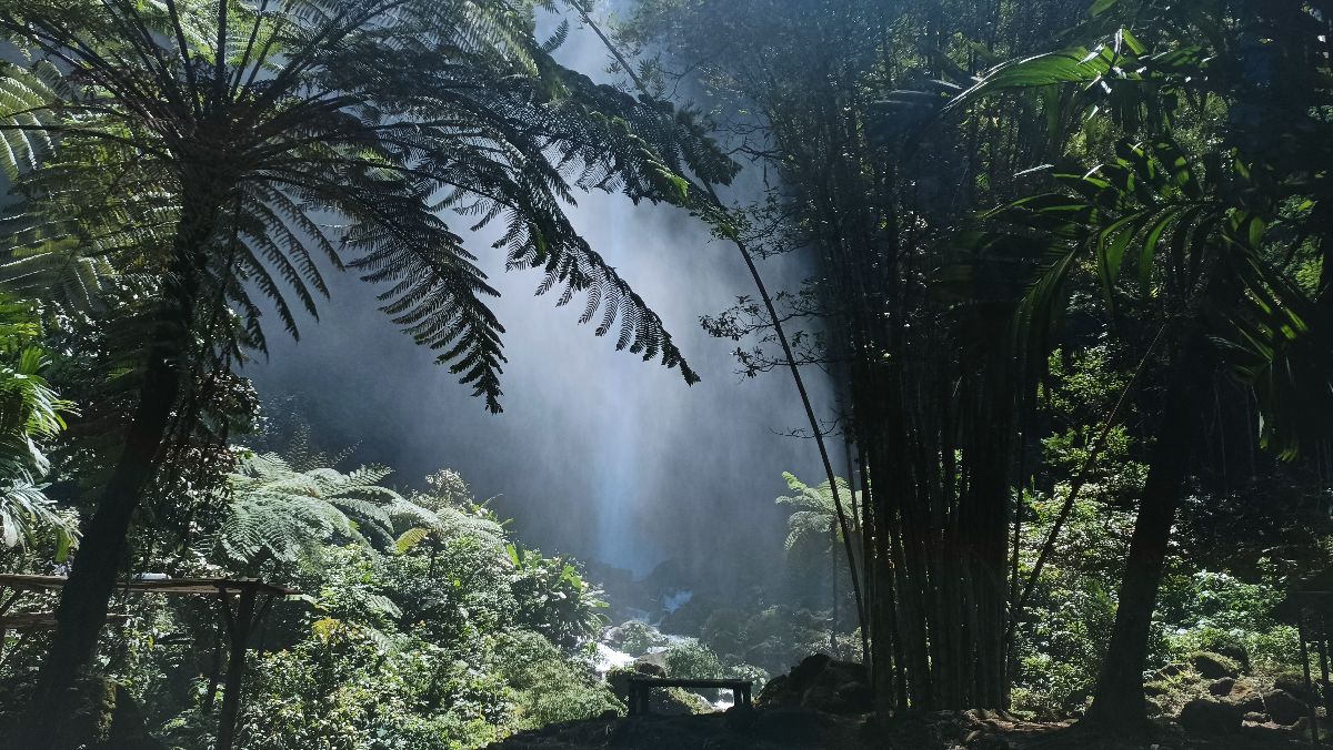 Air Terjun Kapas Biru