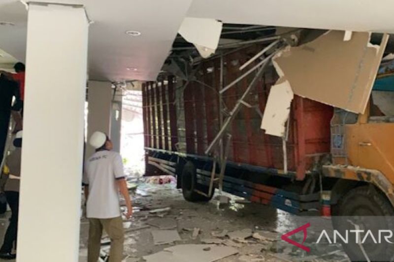 Truk fuso yang nyelonong masuk Gedung Kesenian Sabtu 23/7/2023 lalu.