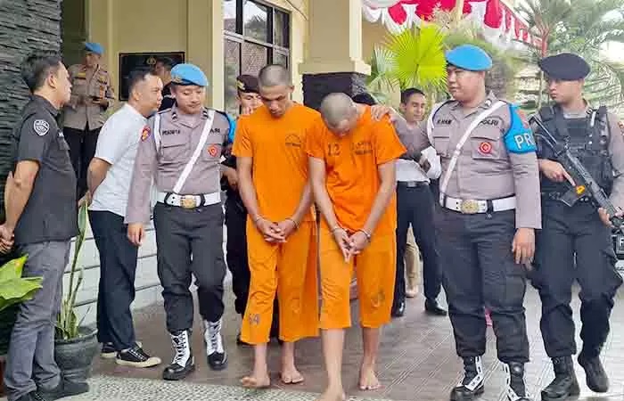 Caption: Dua pelaku tindak pidana pencurian dengan pemberatan (curat) di minimarket daerah Tempuran, berhasil dibekuk Polresta Magelang. (Naila Nihayah/Radar Jogja)