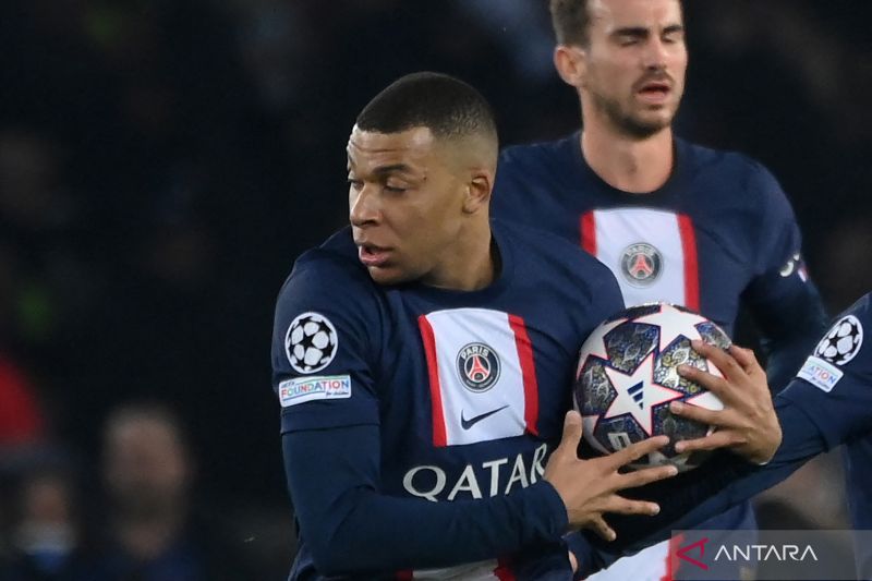 &nbsp;Pemain depan Paris Saint-Germain Kylian Mbappe (kiri) saat pertandingan Liga Champions melawan Bayern Munich di Paris 14 Februari 2023.