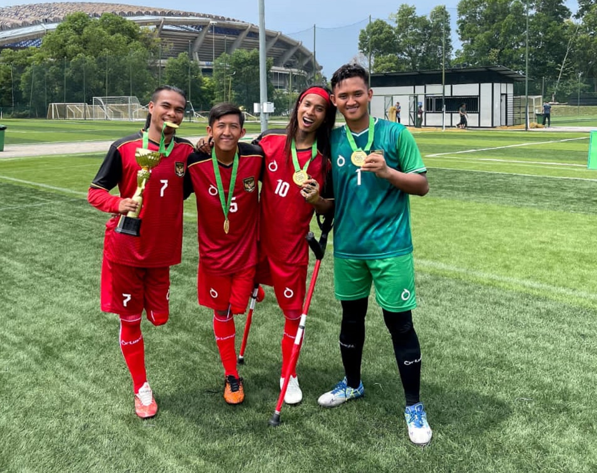 JUARA: Empat pemain Persaid Jember setelah membela Garuda Inaf pada Turnamen Artalive Cup di Selangor Malaysia, akhir pekan lalu. Keempatnya mengantarkan Indonesia juara pertama.