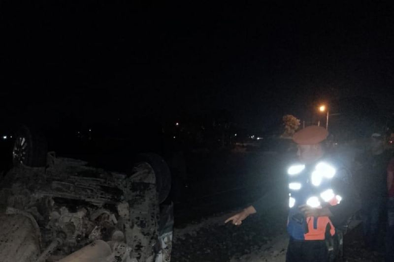 Kejadiaan kecelakaan antara kereta api dan mobil di Jombang, Jawa Timur, menyebabkan enam orang meninggal dunia serta dua lainnya luka-luka.