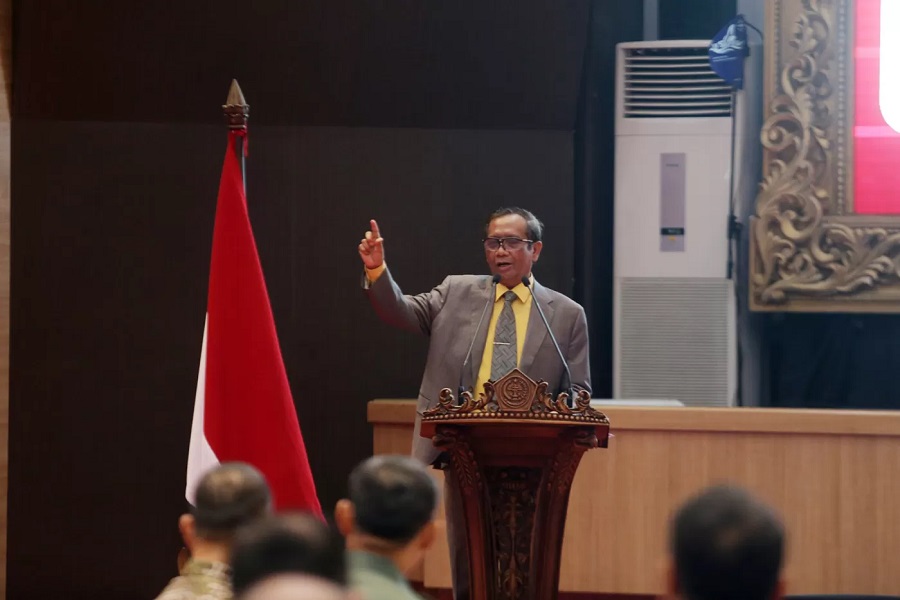 Meski sempat muncul persoalan ihwal penetapan tersangka Kepala Basarnas Marsekal Madya TNI Henri Alfiandi dan Letkol Adm Afri Budi Cahyanto, menurut Menko Polhukam Mahfud MD, proses hukum harus terus