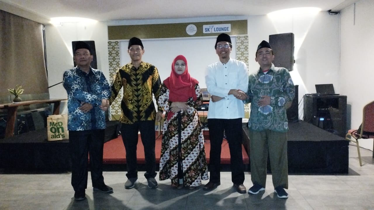 HARMONIS: Lima calon rektor UIN KHAS Jember saat hadir dalam ramah tamah carek yang digelar oleh Rektor Prof Babun Suharto di salah satu hotel bintang empat di Jember, Selasa (1/8).