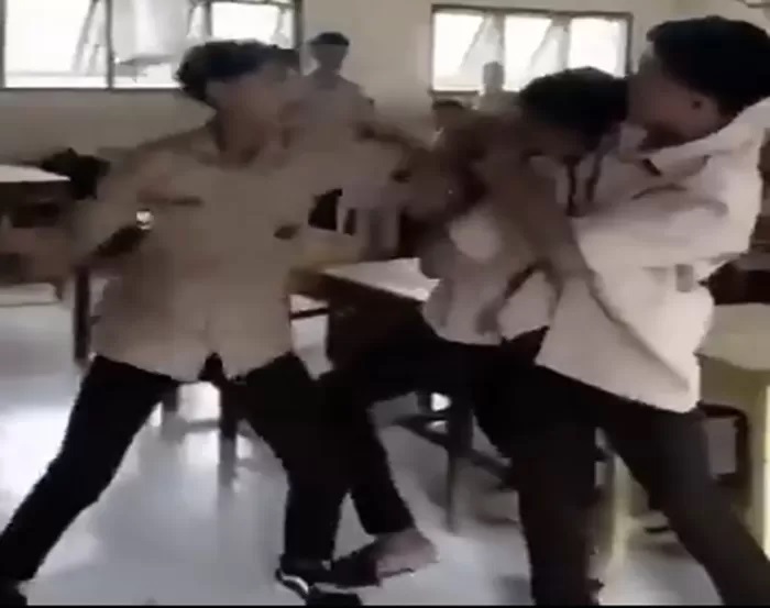 Caption:Siswa SMA di Pidie jadi korban pengeroyokan teman sekelas, bahkan aksi tersebut sempat direkam melalui video dan viral.