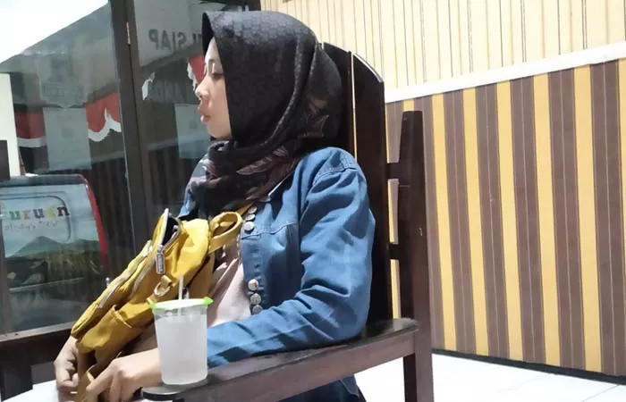 Seorang perempuan bernama Dwi Astutik asal Kabupaten Malang menjadi korban penipuan dan penggelapan oleh laki-laki . &nbsp;(Foto: Rizal F Syatori/Jawa Pos Radar Bromo)