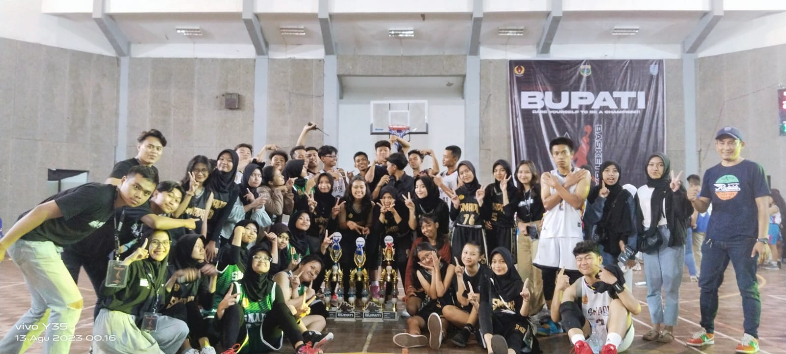 Tim Basket Putra dan Putri SMAN 2 Bondowoso Berhasil Meraih Juara I Piala Bupati Bondowoso 2023