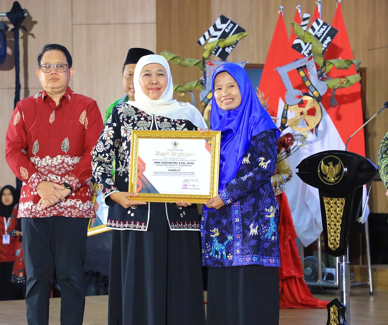 Kepala SMKN 3 Bondowoso dapat Reward dari Gubernur Jatim Berkat Inovasi dan Teknologi Berjudul &ldquo;Beli SMK&rdquo;