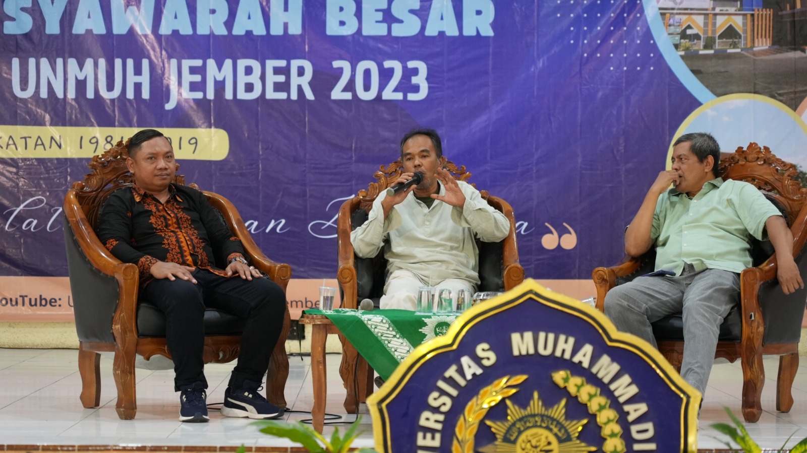 TEMU KANGEN: Suasana Reuni dan Musyawarah Besar IKA Unmuh Jember di Gedung Ahmad Zainuri Unmuh Jember, Minggu kemarin (20/8).