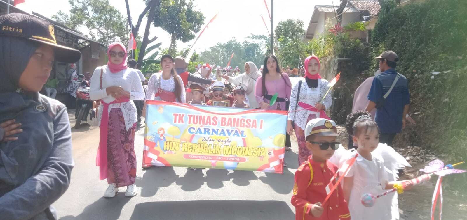 SEMARAK: Karnaval di Desa Karangharjo berlangsung cukup meriah. (PPID KAB JEMBER UNTUK RADARJEMBER)