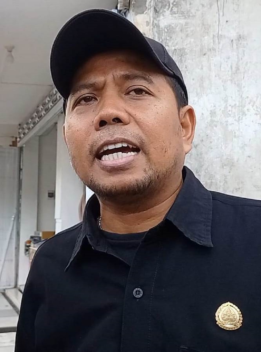 &ldquo;Kalau secara direct seperti itu, pimpinan langsung mengundang semua pihak, ya, untuk apa dibentuk komisi?&rdquo; TABRONI Anggota Komisi A DPRD Jember