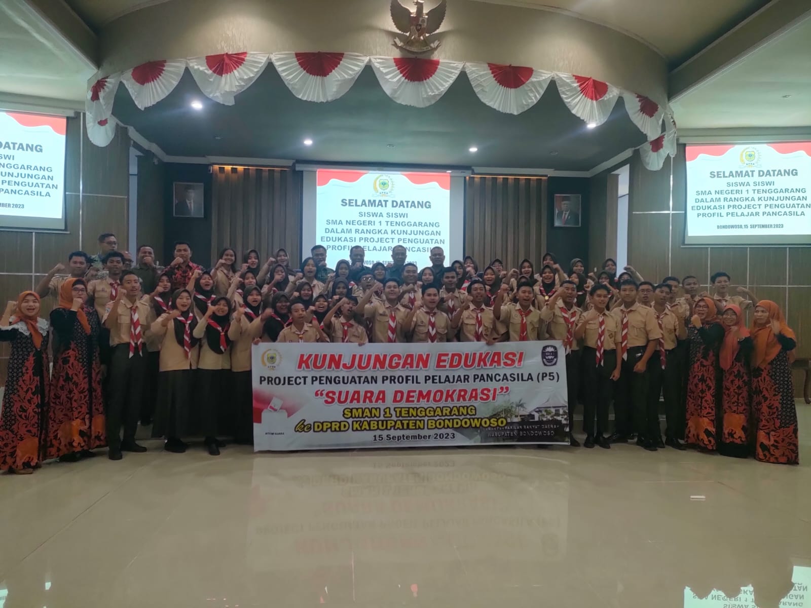 SMAN 1 Tenggarang (SMASGA) secara khusus melakukan kunjungan edukasi Project Penguatan Profil Pelajar Pancasila (P5) ke DPRD Bondowoso Jumat (15/9).