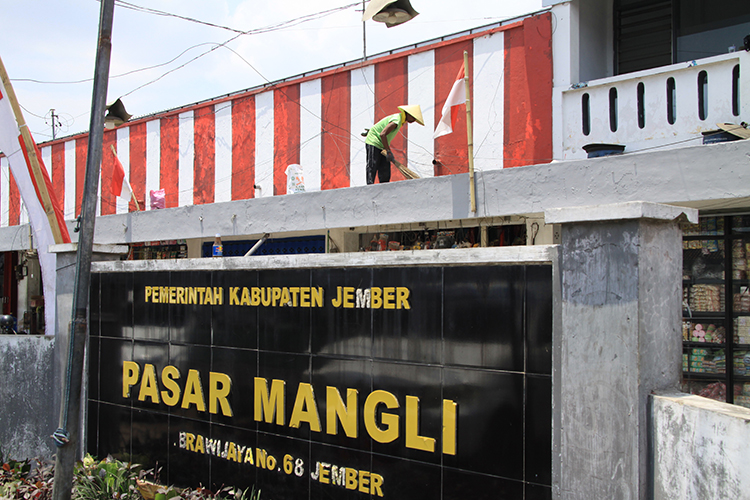 PUSAT EKONOMI WARGA: Pasar Mangli rencananya akan segera diperbaiki lagi.