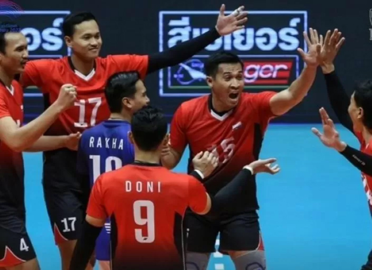 Tampak Timnas Voli Indonesia merayakan poin saat menghadapi Filipina di laga perdana Asian Games 2022.