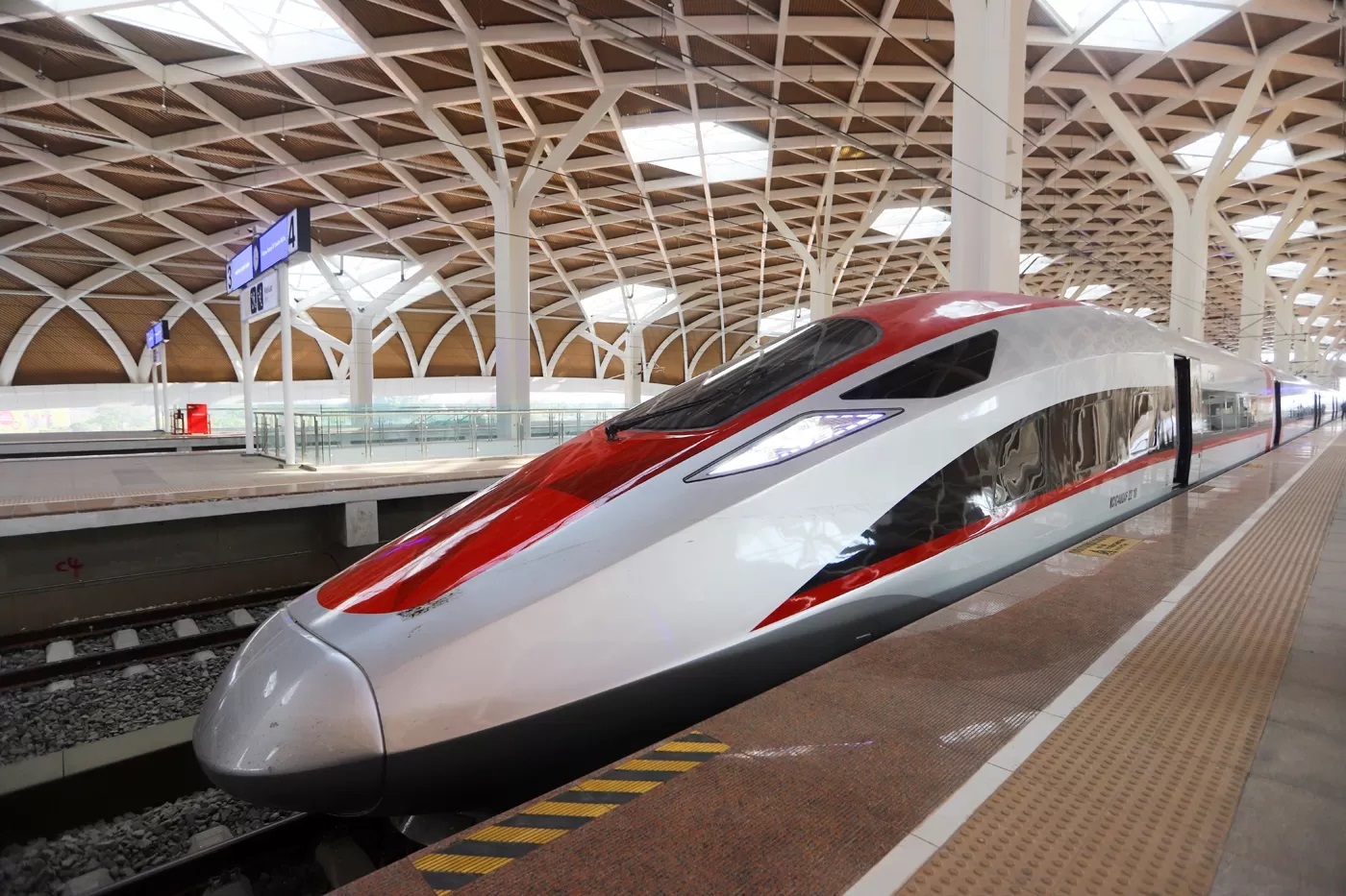 Kereta Cepat Jakarta-Bandung/Secara resmi kini kereta api cepat tujuan Bandung dari Jakarta &nbsp;memiliki namaWhoosh.