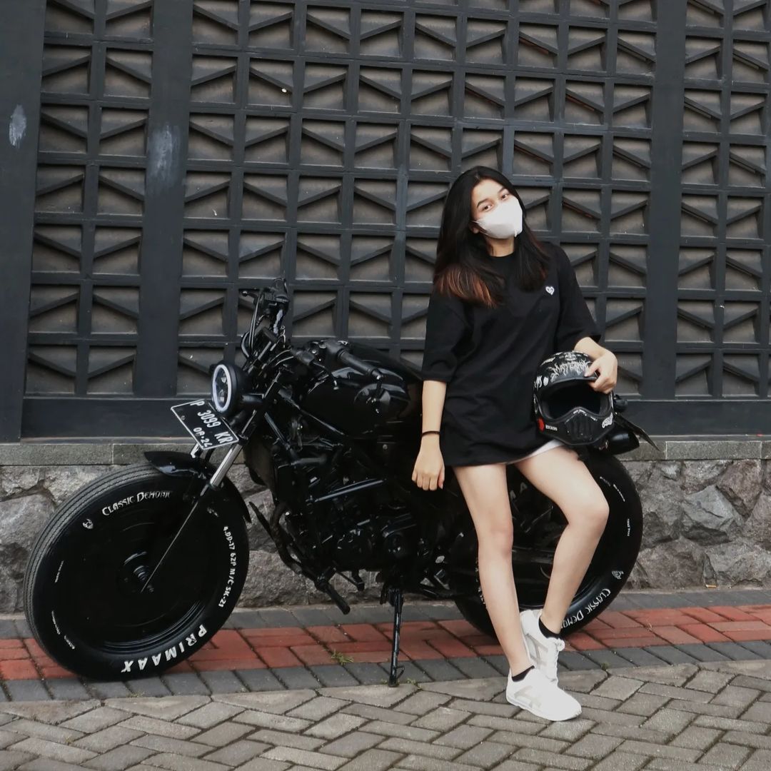 KEREN! Ryska Lestary, gadis cantik yang menjadi pebisnis motor di usia belia. (instagram: ryskalestary)