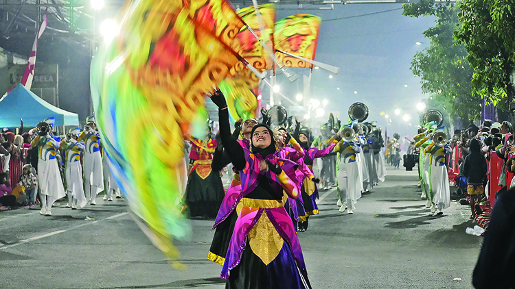 MEMUKAU: Penampilan marching band di Asian Music Games 2023 Jember. Event ini sukses, dan marching band diusulkan tampil di event resmi yang lebih tinggi.