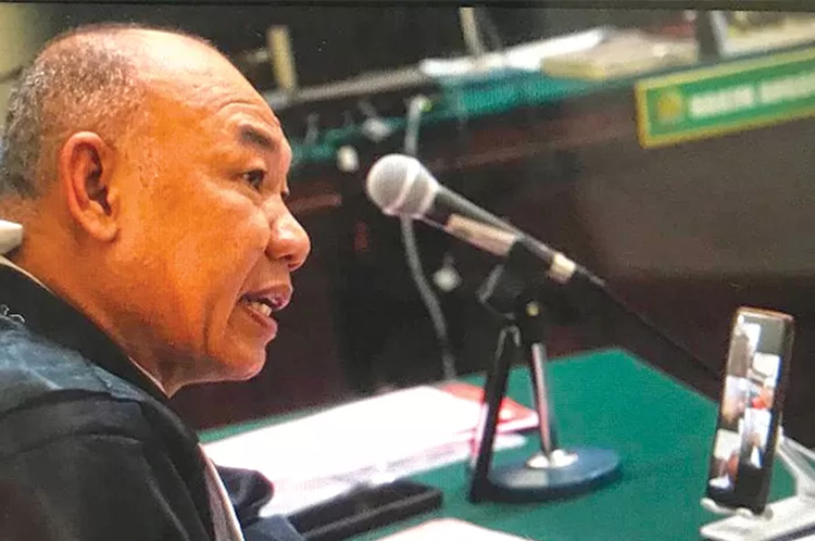 Sidang terdakwa Dendi Syaimam di PN Surabaya, ia disangkakan sebagai hacker situs Balitbang Pemprov Jawa Timur.
