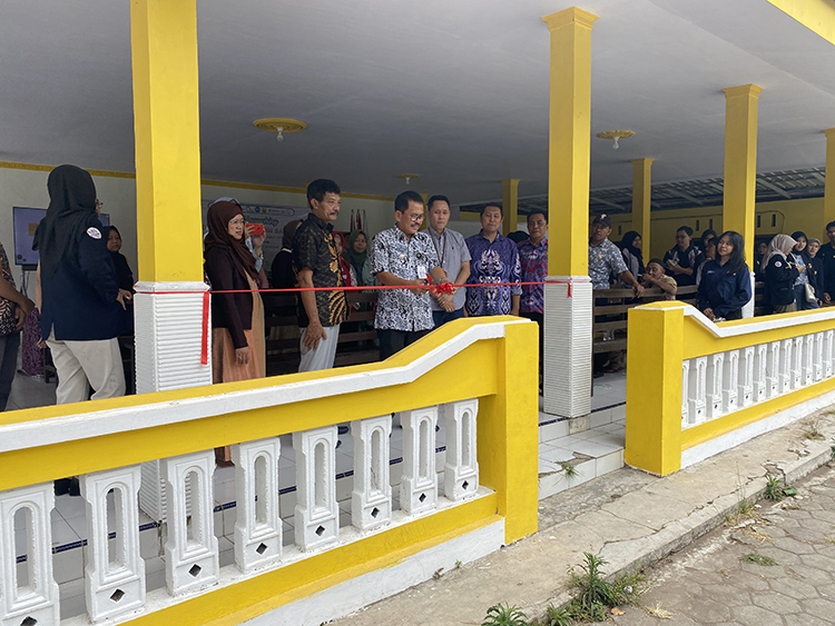 Prosesi pengesahan dan launching Pos Bantuan Hukum SANKETARIS oleh Camat Arjasa
