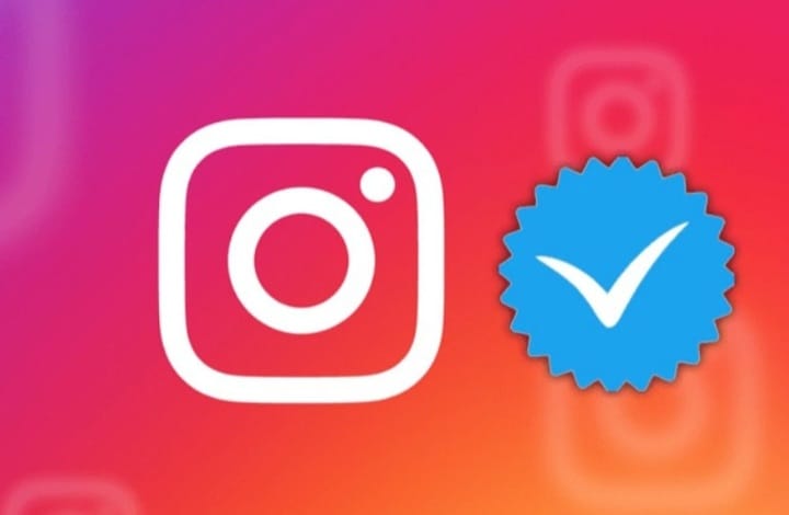 Ilustrasi centang biru Instagram