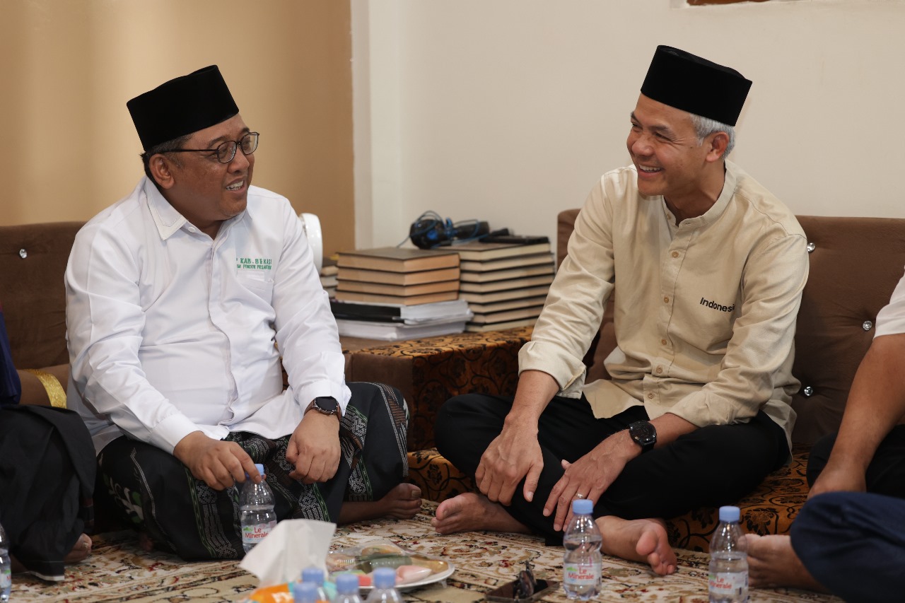 SILATURAHMI: Ganjar Pranowo berkunjung ke pesantren Motivasi Indonesia di Kecamatan Setu, Kabupaten Bekasi, Jawa Barat, pada Jumat (6/10). (Foto: Tim Media Ganjar Pranowo)