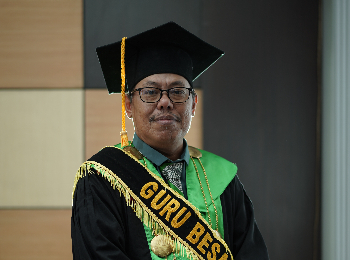 Prof. Dr. H. Hepni, S.Ag., M.M., CPEM Rektor baru UIN KHAS Jember