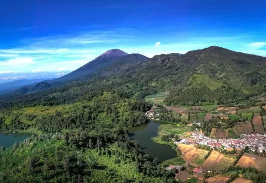 CIPTAAN TUHAN: Iniliah keindahan kawasan Ranu Pani yang berada di deretan gugusan dataran tinggi yang mengarah ke Gunung Semeru. Di kawasan ini terdapat satu danau, yakni Ranu Regulo. (IQBAL/RAME)