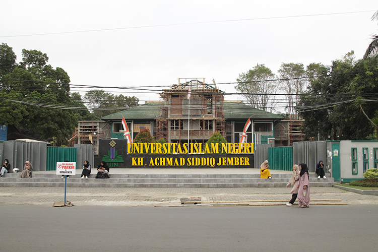&ldquo;(Nama) Islam tidak sekadar tempelan, tapi harus berkarakter muslim.&rdquo;  Prof Hepni Zein  Rektor UIN KHAS