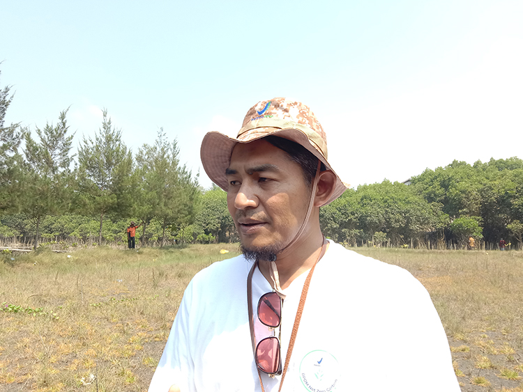 &ldquo;Produk makanan bersifat risiko tinggi, misalkan olahan daging, susu, hingga frozen food, itu wajib daftar ke BPOM.&rdquo;  EKO AGUS BUDI DARMAWAN  Kepala Loka POM Jember