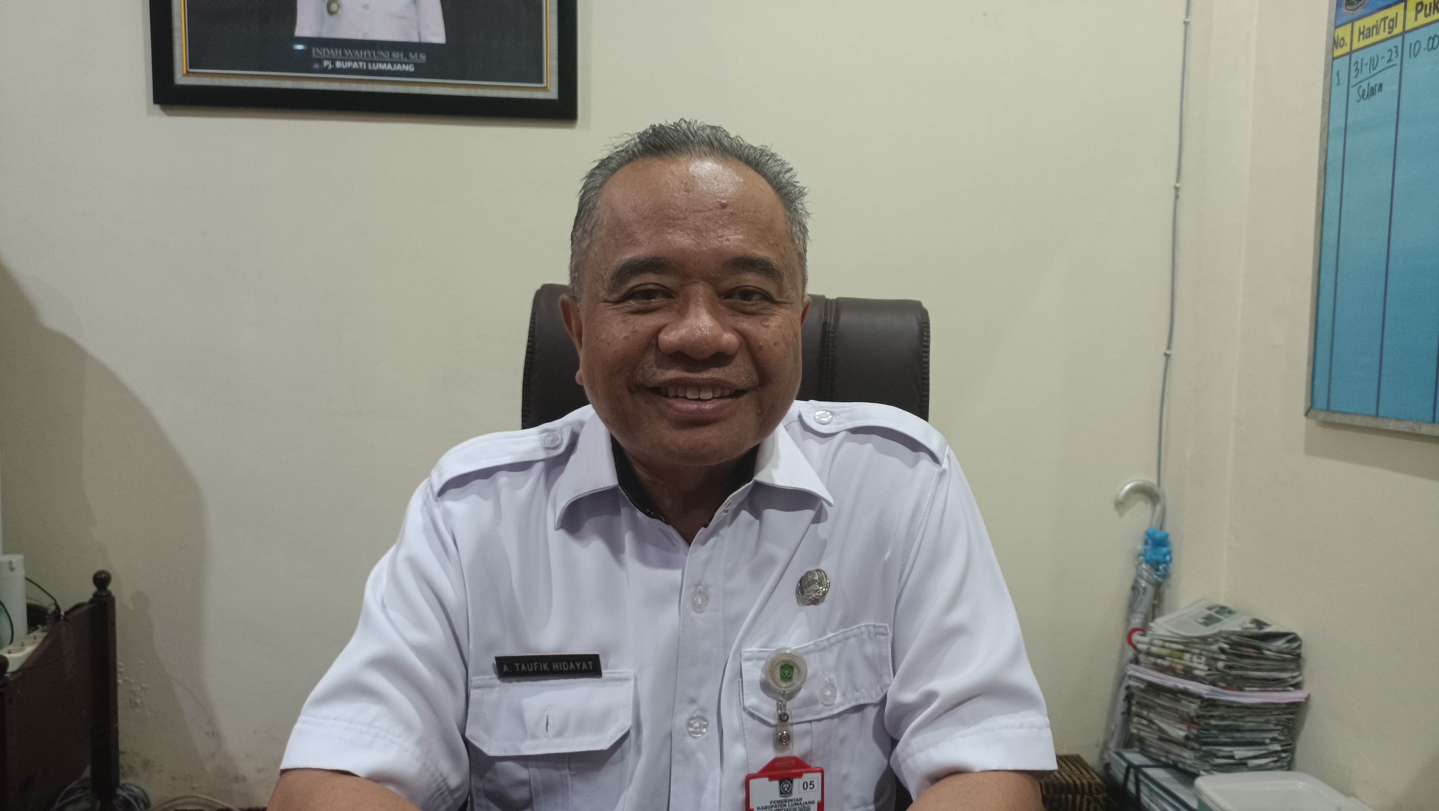DIANGKAT: Kegiatan penyerahan petikan SK Bupati dan pengangkatan jabatan PPPK formasi teknis di aula BKD Lumajang, Rabu (25/10) lalu. Tidak ada kategori bagi penyandang disabilitas saat itu.
