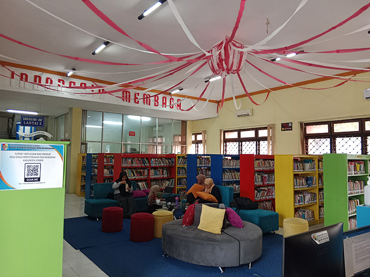 SANTAI: Perpusda Jember dilengkapi sarana membaca yang bikin nyaman dan tenang. Meski begitu, belum bisa mendongkrak minat baca warga Jember.