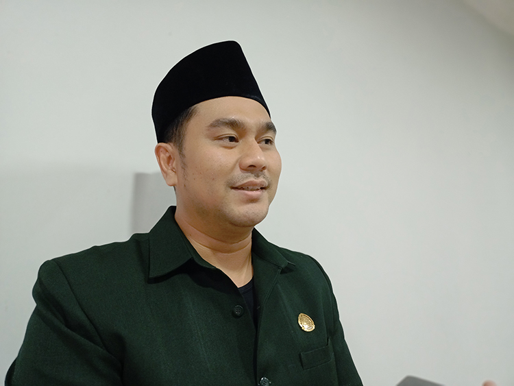 "Yang penting tujuannya untuk bisa memakmurkan negeri ini."  TRI SANDI APRIANA  Ketua DPC Partai Demokrat Jember