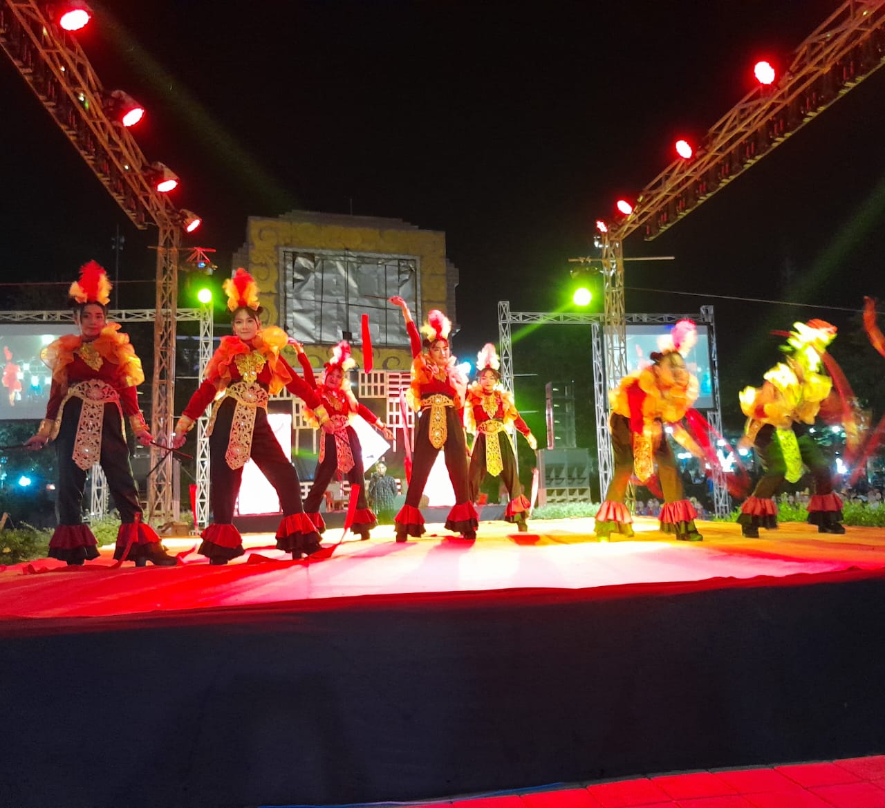 Penampilan Galang Gerak Budaya Tapal Kuda di Probolinggo