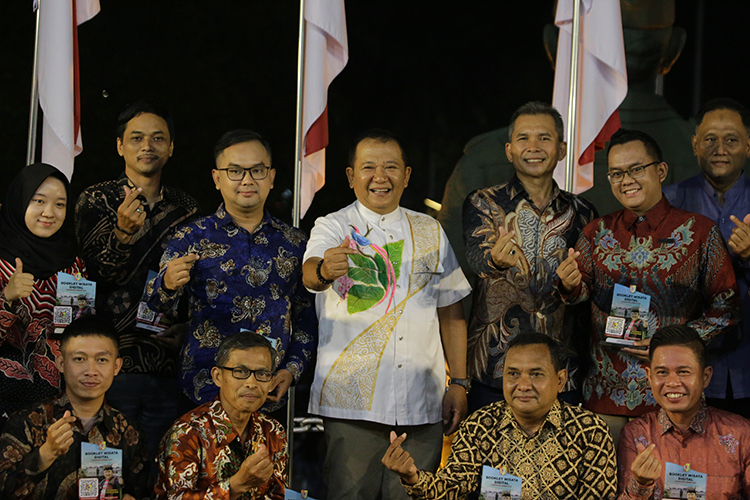 INOVASI: Bupati Jember Hendy Siswanto meluncurkan e-booklet wisata Jember sebagai inovasi baru pengembangan wisata, Oktober lalu.