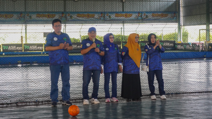 PERKUAT KOLABORASI: Pembukaan laga futsal antar instansi kesehatan di Jember (11/11).  GESHEILA ATIKA/RADAR JEMBER