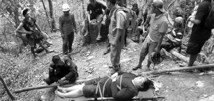 BOBOT GEDE: Kondisi Gesang yang mengalami cedera dan membutuhkan evakuasi petugas gabungan.