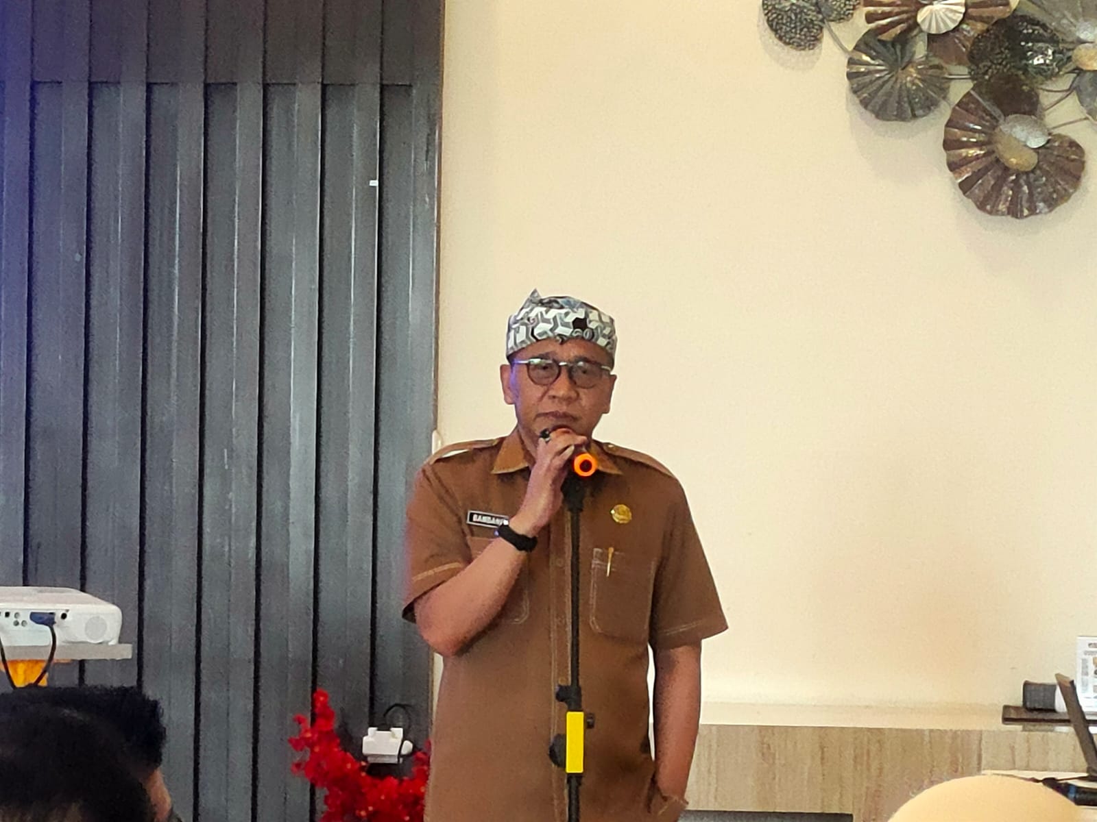 "Saya perintahkan semua kepala dinas di semua OPD untuk bekerja sama dengan baik. Mengikuti aturan, kooperatif."  BAMBANG SOEKWANTO  Pj Bupati Bondowoso