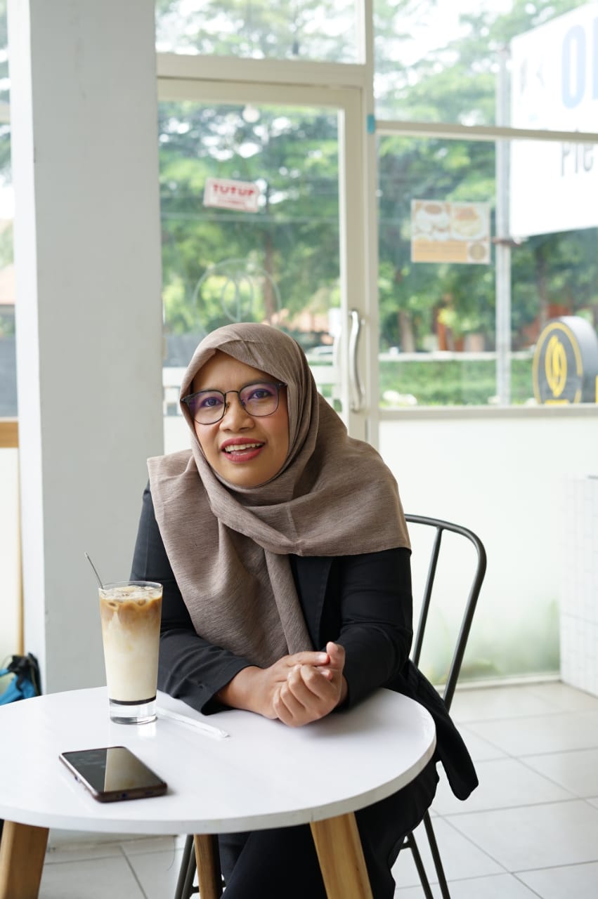 "Kami mendorong rekan-rekan jurnalis bekerja sesuai kode etik yang berlaku. Serta membuat karya jurnalistik yang memiliki kepentingan pada publik." IRA RACHMAWATI (Ketua AJI Kota Jember)
