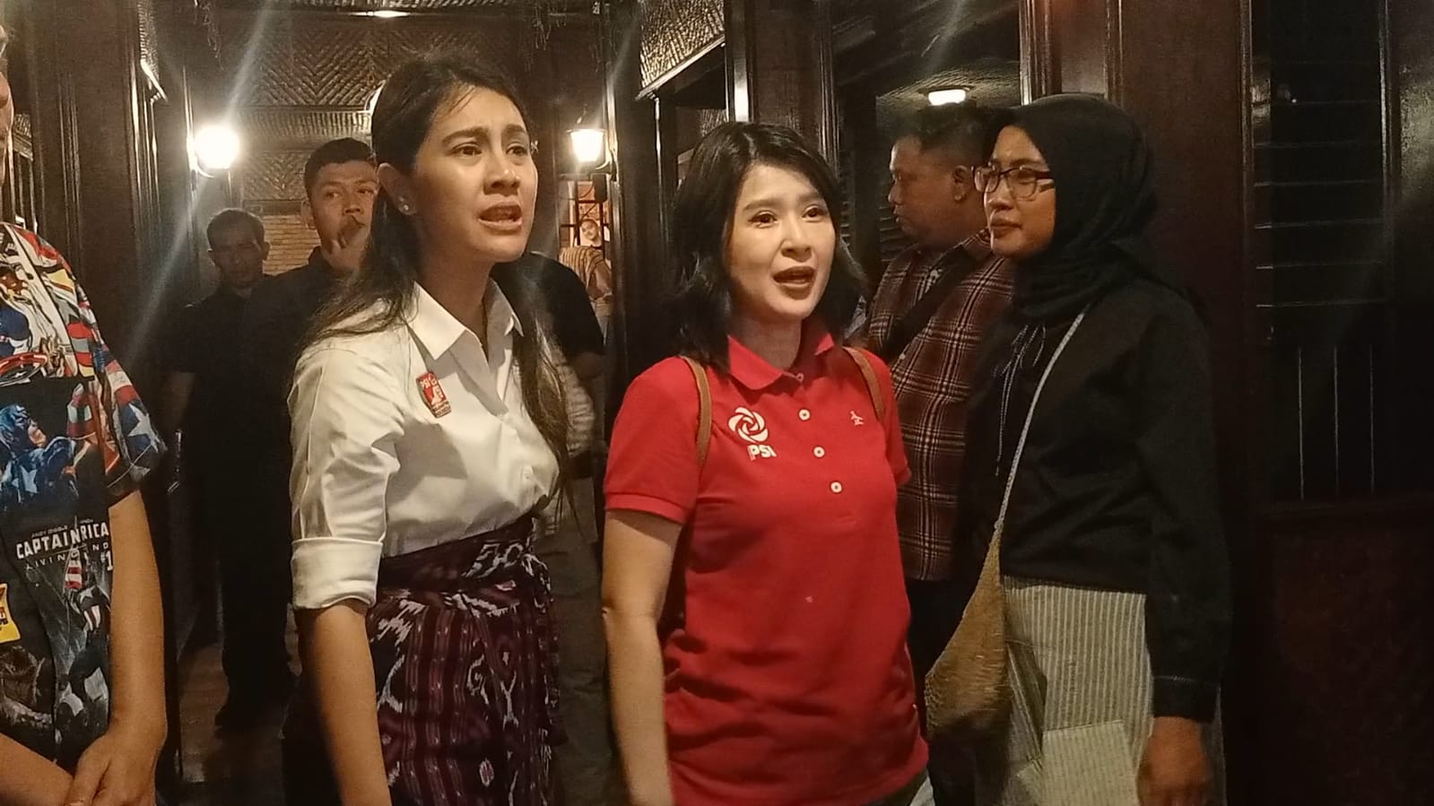 SAFARI: Grace Natalie, saat ke Jember. Dalam agenda yang sama, Grace juga membersamai Ketua Umum PSI, Kaesang Pangarep, seusai menemui komunitas influencer Jember. (MAULANA/RJ)