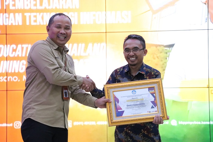 SMK Negeri 3 Bondowoso Menjadi Pemenang Stand Pameran dengan Karya Vokasi Terbaik