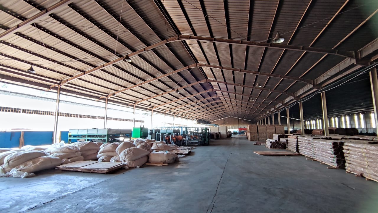 MERAJAI: Salah satu perusahaan yang bergerak di industri kayu di Lumajang. Sektor ini menjadi penyumbang terbesar nilai investasi hingga triwulan ketiga tahun ini.