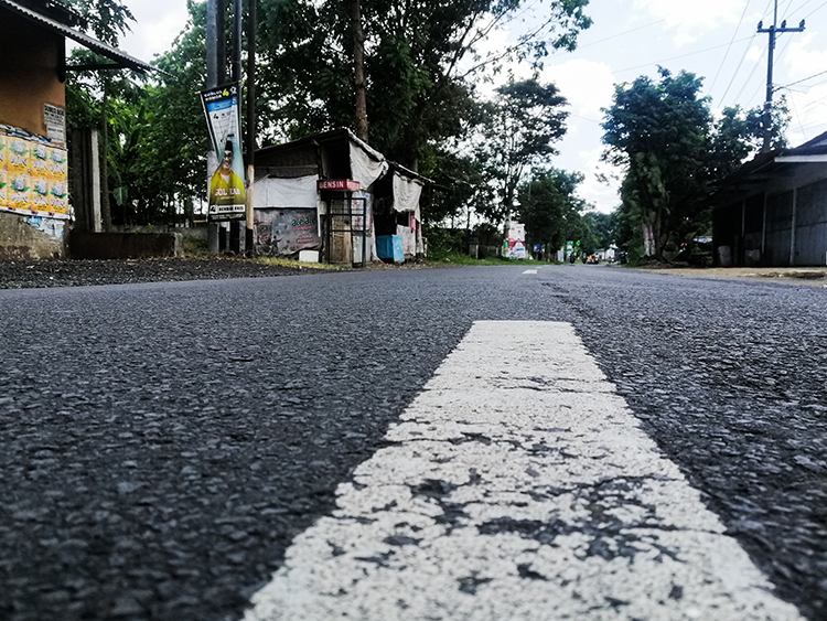 KONDISI BAIK: Pembangunan jalan melalui program multiyears kini dinikmati banyak orang.