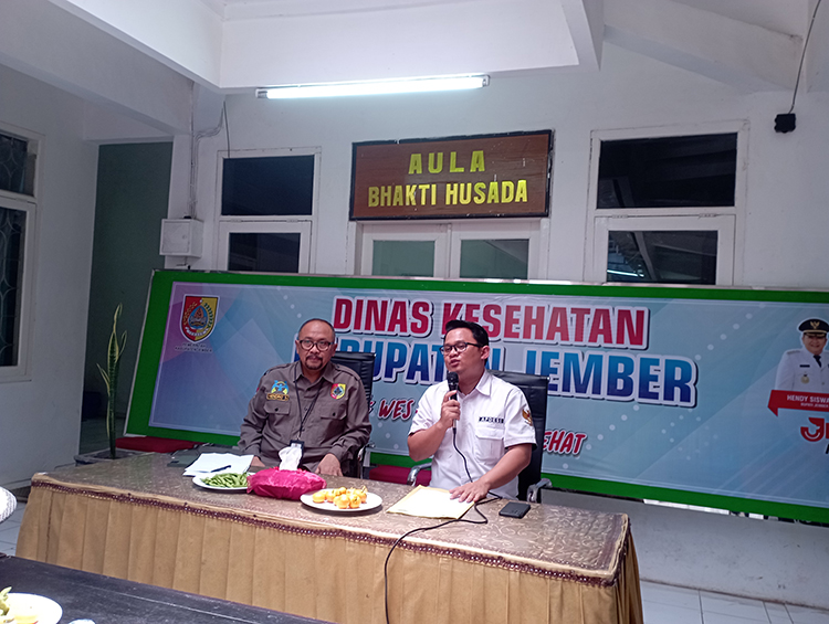 DIALOG: Dinkes Jember bersama DPC Apdesi Jember melakukan dialog terkait pelayanan kesehatan di Jember yang dinilai masih banyak memiliki kekurangan.
