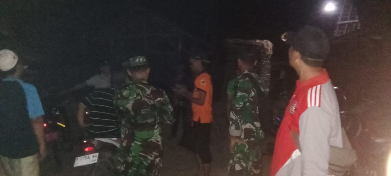 Tangkapan layar kebakaran hutan di Gunung Besek atau Gunung Tembok, di Desa Tembokrejo Kecamatan Gumukmas, Jumat malam (22/12) sekitar pukul 19.30 waktu setempat.