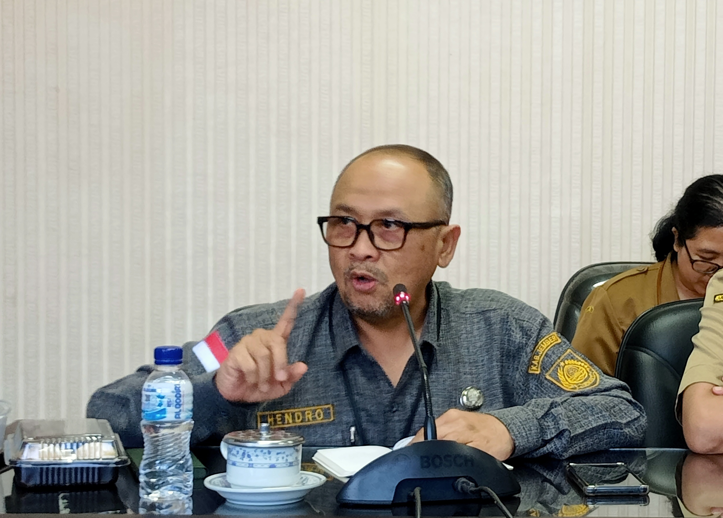 MAULANA/RADAR JEMBER "Kami ada dua orang dokter spesialis jiwa. Jadi, pemeriksaan kejiwaan itu memang sudah ada dan tersedia." HENDRO SOELISTIJONO Kepala Dinas Kesehatan Jember   Layanan Caleg Stres M