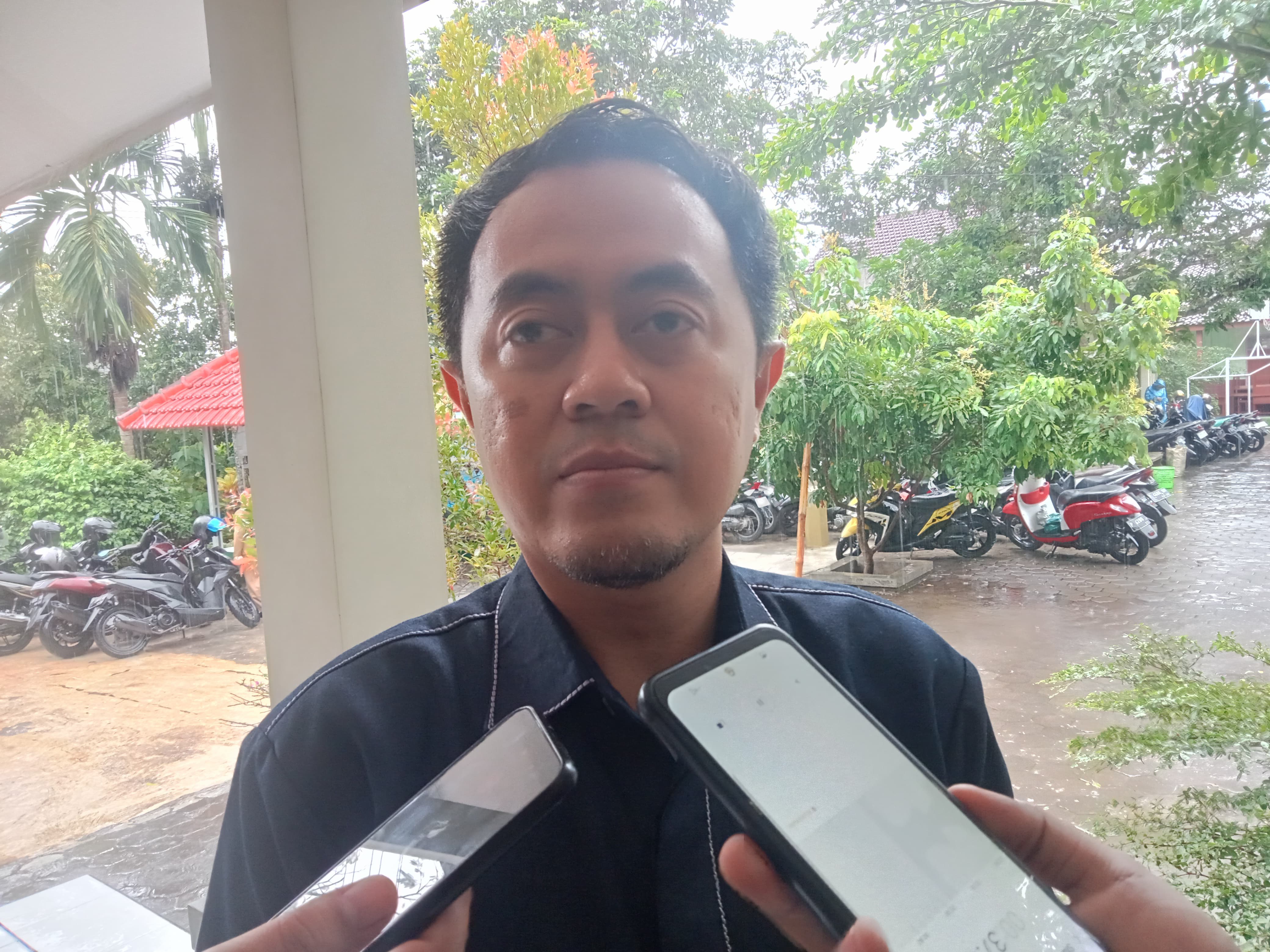 FAQIH HUMAINI/RADAR IJEN "Agar lebih diperhatikan proses mutasi nanti, supaya tidak terjadi lagi pelanggaran." KUKUH RAHARDJO Ketua Komisi IV DPRD Bondowoso  Jangan Ada Pelanggaran Ketentuan KOTAKULON