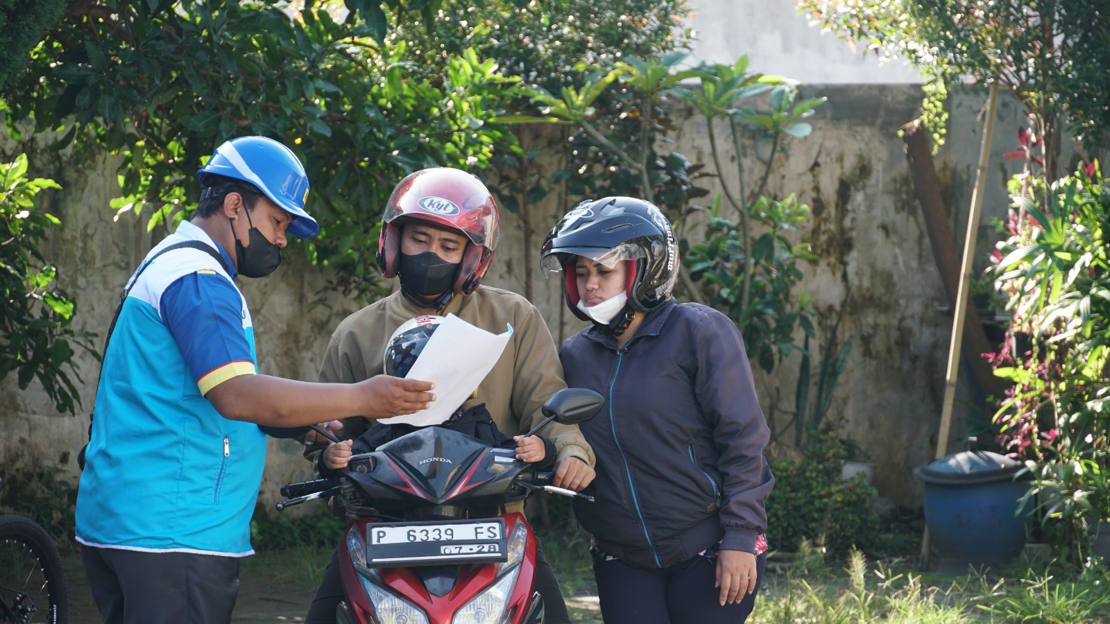 PLN UP3 Jember bersama PLN ICON+ melakukan Pemasaran Bersama (Sarma) untuk penjualan ICONNET melalui event grebek cluster di Perumahan Rembangan Hill Residence Cluster Baratan.