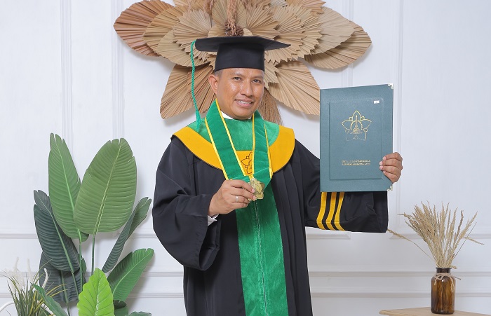 Dr. Akhyar Tarfi, Kepala BPN Jember mengupas Pembagian Tanah Pasca Perjanjian Helsinki, dalam Disertasinya