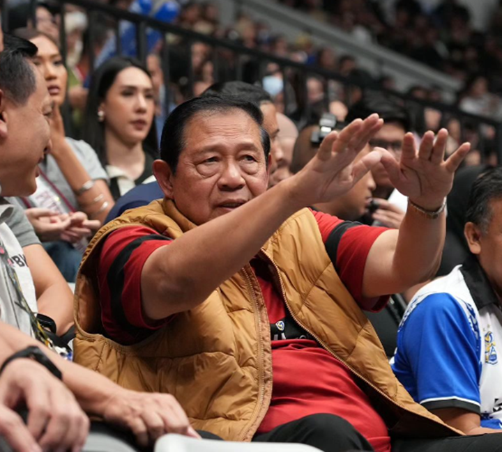 Mantan Presiden Indonesia, Susilo Bambang Yudhoyono, ketika menonton laga Megawati Hangestri Pertiwi di Indonesia Arena, Jakarta. (DOK INSTAGRAM LAVANI)